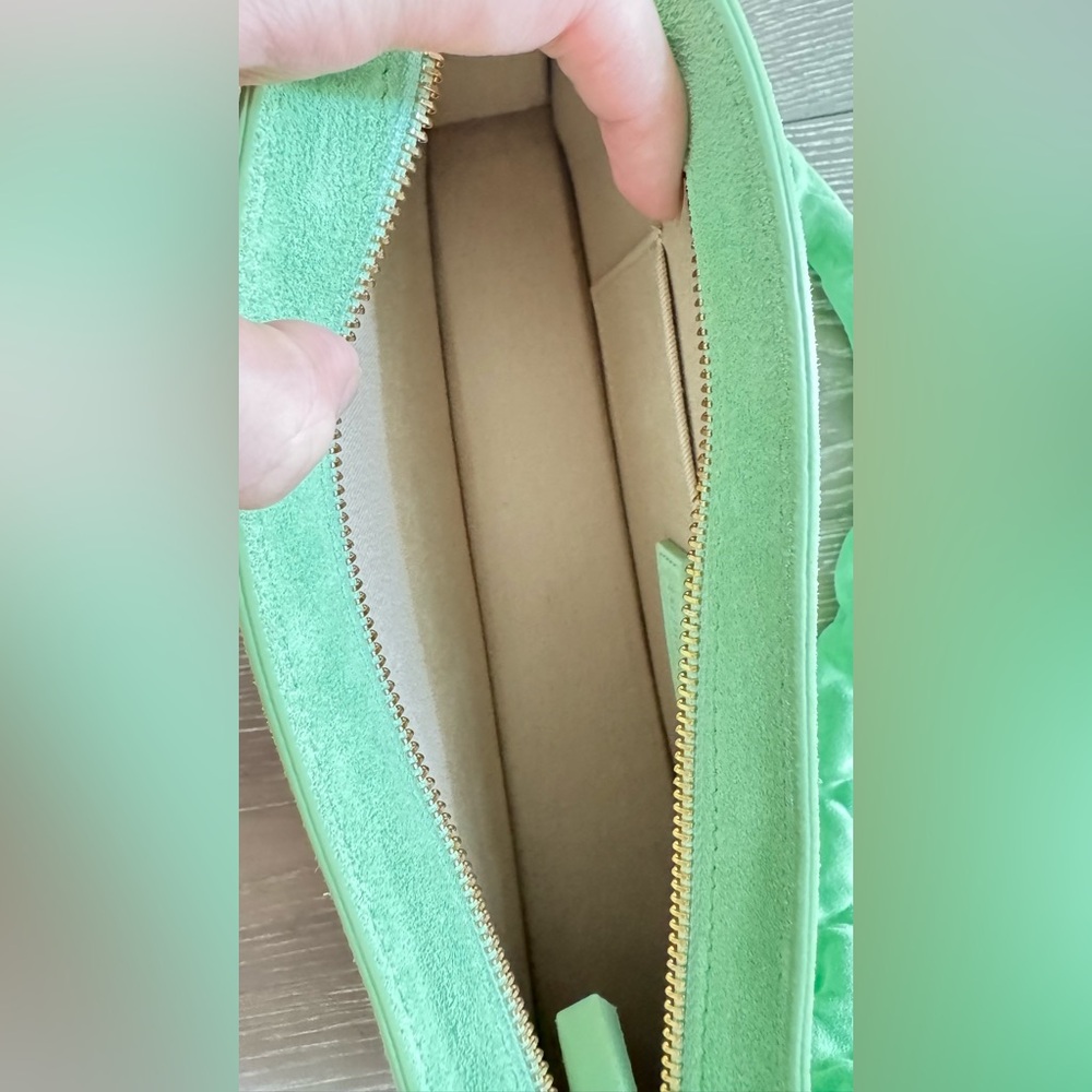 Jacquemus La Vague Shoulder Bag in Green - Picture 12 of 16